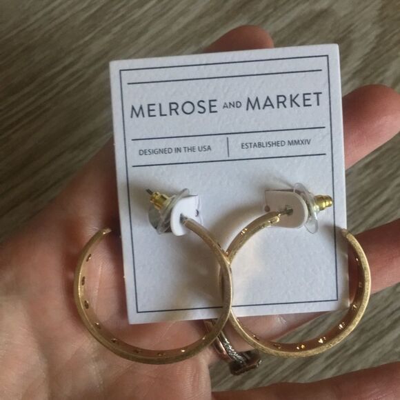— Melrose and Market — Gold Hoop Earrings - Picture 4 of 8
